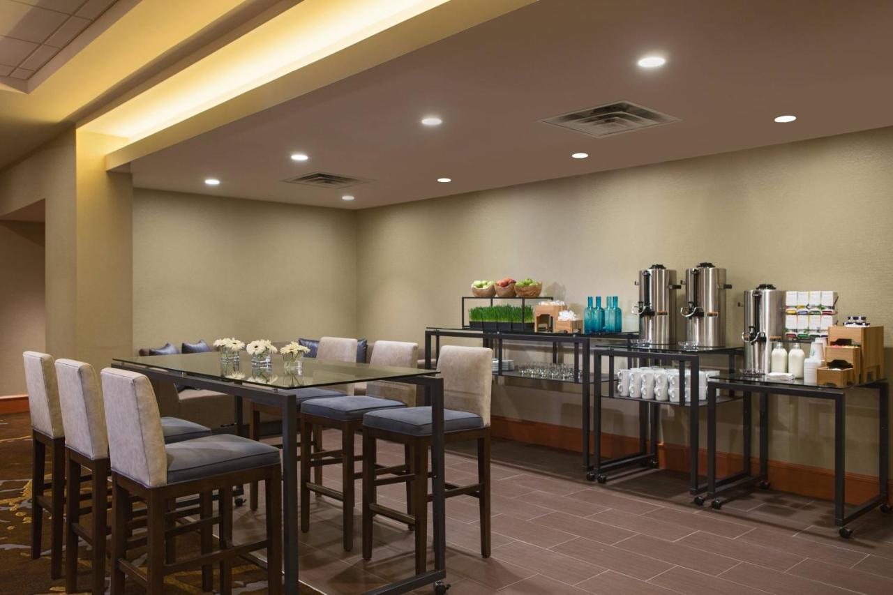 Calgary Marriott Downtown Hotel Exterior photo