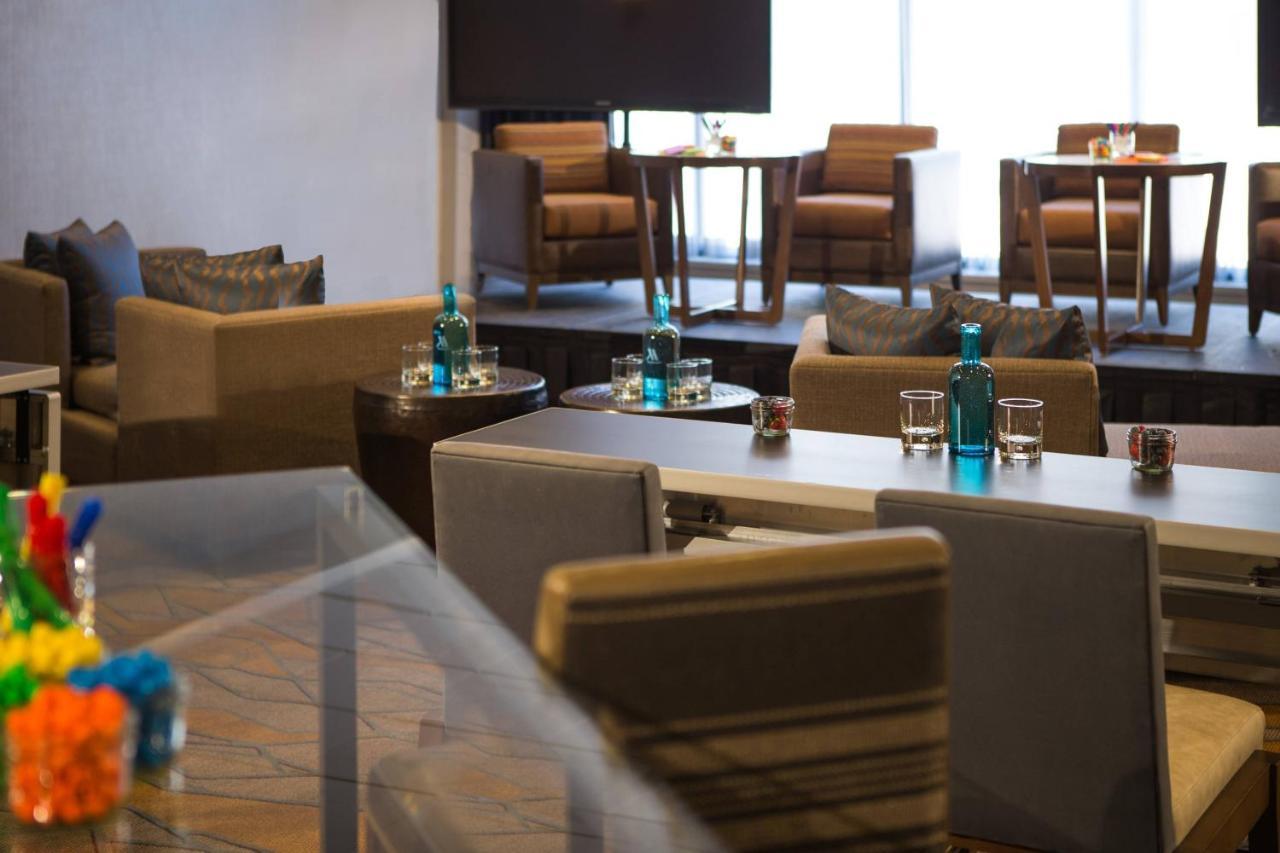 Calgary Marriott Downtown Hotel Exterior photo