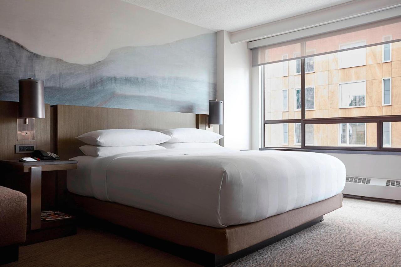 Calgary Marriott Downtown Hotel Exterior photo