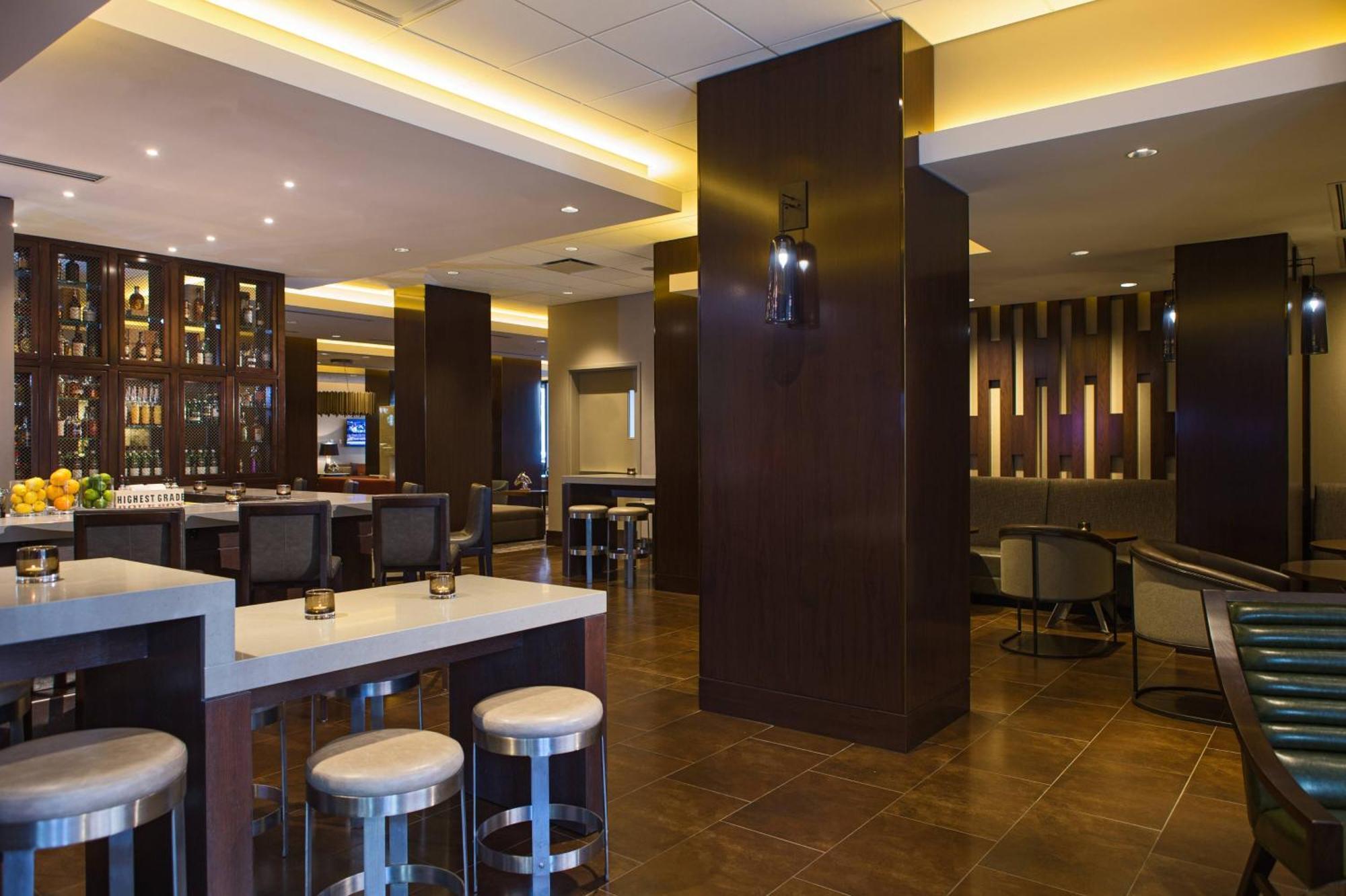 Calgary Marriott Downtown Hotel Exterior photo